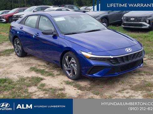 New 2025 Hyundai Elantra SEL FWD image 4
