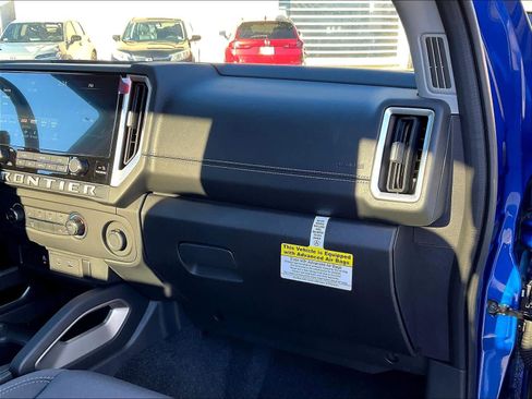 Used 2025 Nissan Frontier SV image 26