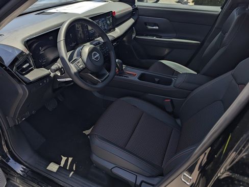 New 2026 Nissan Kicks SR FWD image 9