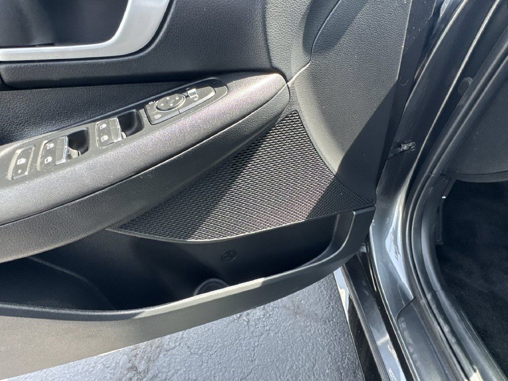 Used 2025 Hyundai Sonata SEL FWD image 23
