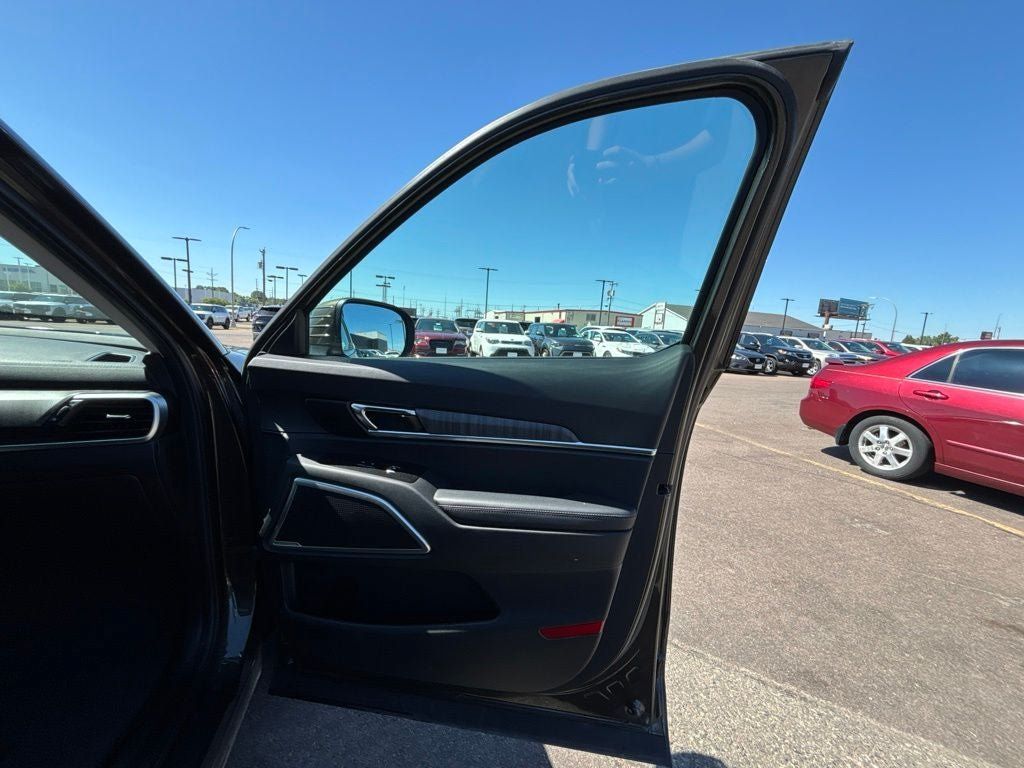 Used 2024 Kia Telluride EX w/ EX Captain's Chair Package AWD/4WD image 30