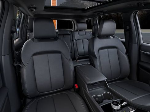 New 2026 Jeep Grand Cherokee Limited w/ Limited Altitude Package AWD/4WD image 16