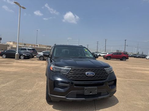 Used 2022 Ford Explorer XLT RWD image 4