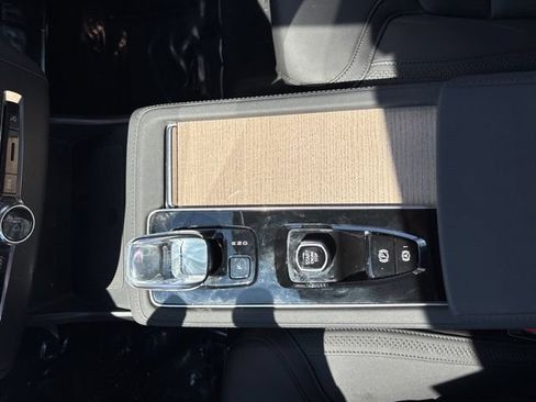 Used 2025 Volvo XC90 B6 Plus AWD/4WD image 23