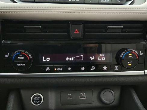Used 2022 Nissan Rogue SV w/ SV Premium Package AWD/4WD image 16