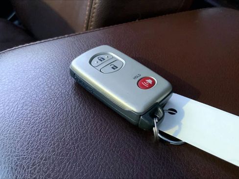 Used 2014 Toyota 4Runner Limited image 15