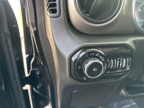Used 2019 Jeep Wrangler Unlimited Sport S image 21