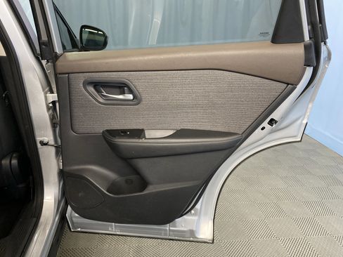 Used 2022 Nissan Rogue SV image 40