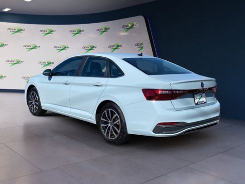 Used 2025 Volkswagen Jetta SE FWD image 6