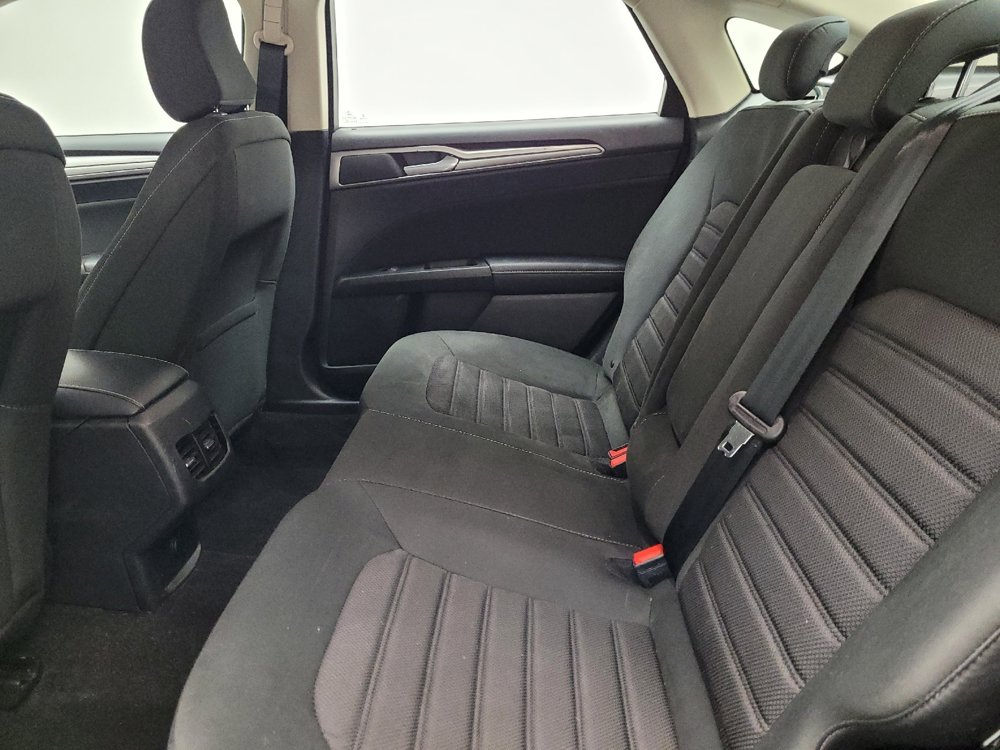 Used 2020 Ford Fusion SE FWD image 18