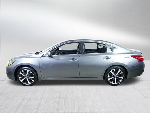Used 2016 Nissan Altima 2.5 SR FWD image 4