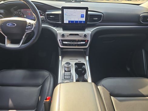 Used 2022 Ford Explorer XLT w/ Equipment Group 202A image 17