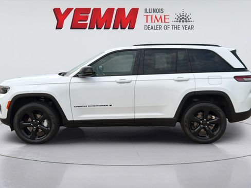 Used 2024 Jeep Grand Cherokee Limited w/ Black Appearance Package AWD/4WD image 9