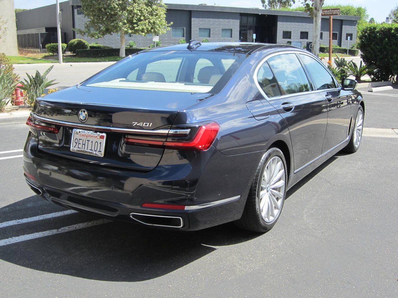 Used 2020 BMW 740i w/ Premium Package RWD image 4