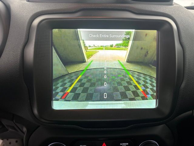 Used 2023 Jeep Renegade Altitude w/ Convenience Group I AWD/4WD image 17