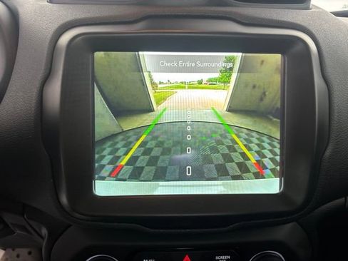 Used 2023 Jeep Renegade Altitude w/ Convenience Group I AWD/4WD image 17