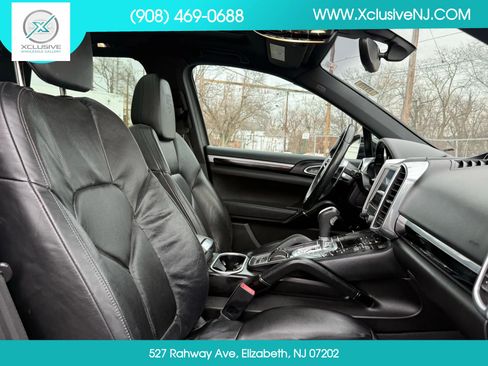 Used 2017 Porsche Cayenne Platinum Edition image 23