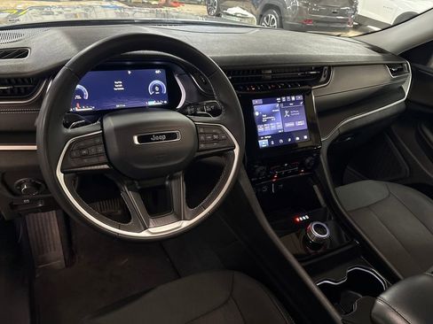 Certified 2023 Jeep Grand Cherokee L Laredo image 16