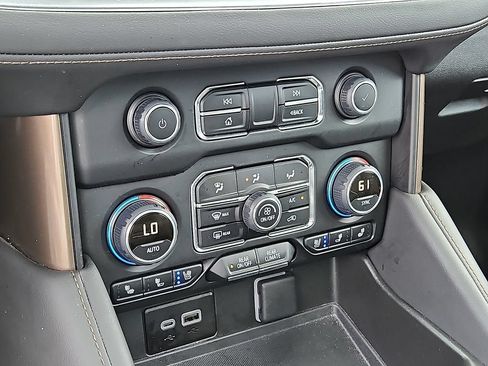 Certified 2024 Chevrolet Suburban High Country w/ Premium Package 2 AWD/4WD image 17