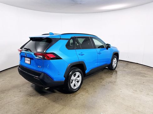 Used 2020 Toyota RAV4 XLE w/ Convenience Package FWD image 7