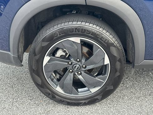 Used 2025 Nissan Rogue SV AWD/4WD image 19