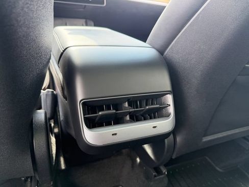 Used 2024 Tesla Model Y Long Range AWD/4WD image 14