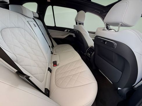 Used 2026 BMW X5 sDrive40i w/ M Sport Package RWD image 29