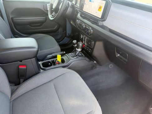Used 2024 Jeep Wrangler Willys image 12