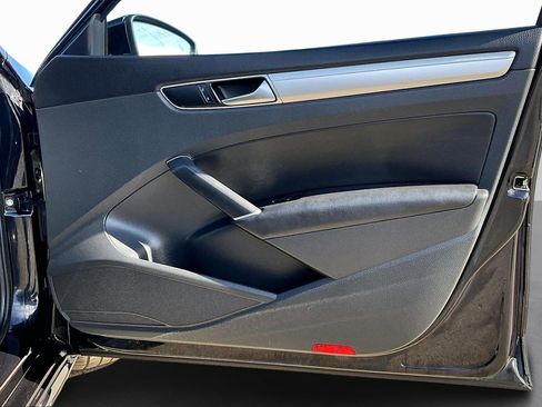 Used 2019 Volkswagen Passat 2.0T Wolfsburg w/ Wheels & Sunroof Package image 13