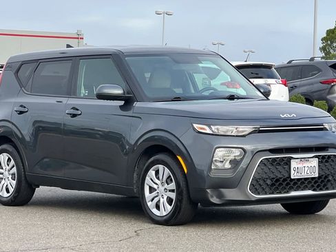 Used 2022 Kia Soul LX image 5