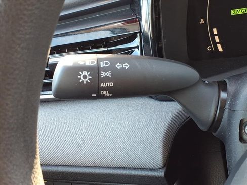 Used 2025 Toyota Camry LE image 19