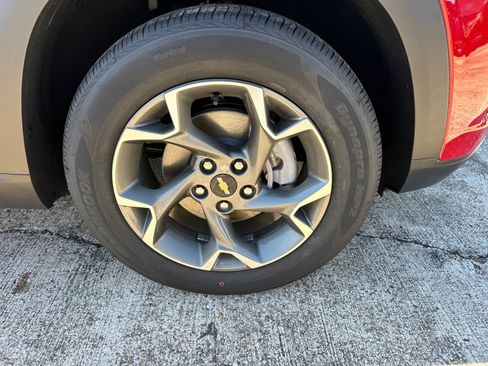 New 2026 Chevrolet Trax LT image 18