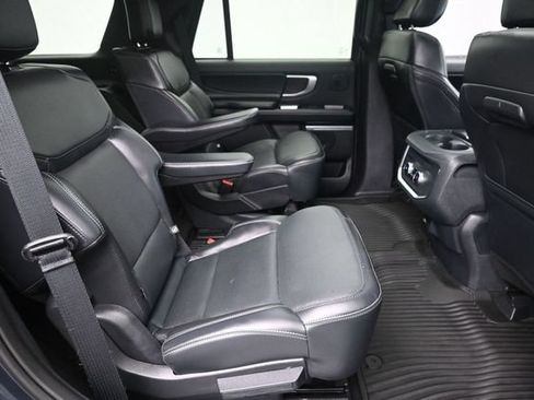 Used 2025 Ford Expedition Platinum w/ Stealth Performance Package AWD/4WD image 14