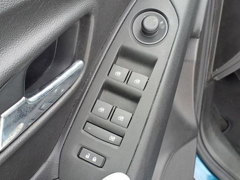 Used 2020 Chevrolet Trax LT w/ LT Convenience Package image 6