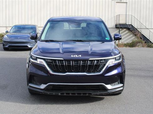 Used 2022 Kia Carnival LX image 3