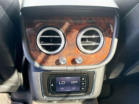 Used 2018 Bentley Bentayga AWD/4WD image 27