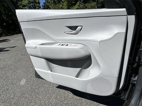 New 2026 Hyundai Kona SE image 13