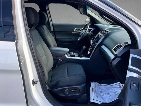 Used 2014 Ford Explorer XLT w/ Equipment Group 201A AWD/4WD image 4