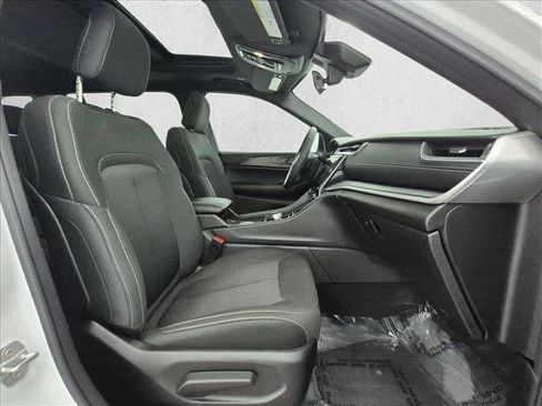 Used 2025 Jeep Grand Cherokee L Laredo w/ Luxury Tech Group I RWD image 22