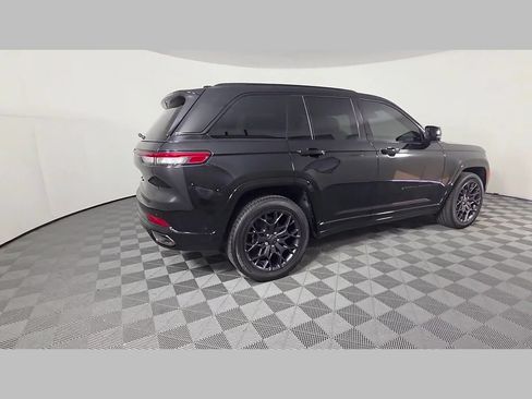 Used 2025 Jeep Grand Cherokee Summit w/ Obsidian Package AWD/4WD image 37