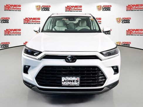 Certified 2024 Toyota Grand Highlander AWD image 13