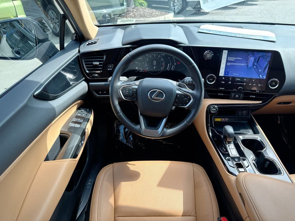 Used 2025 Lexus NX 250 FWD w/ Towing Package (2000 Lbs) image 11