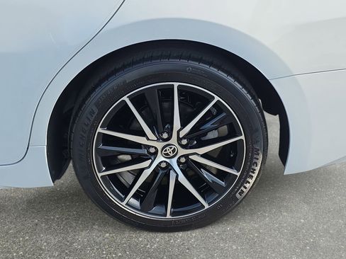 Used 2024 Toyota Camry SE w/ Convenience Package image 32