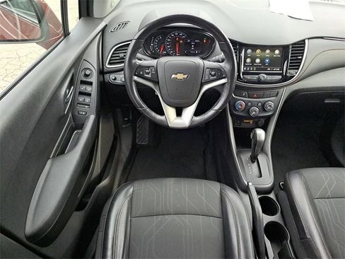 Used 2019 Chevrolet Trax LT w/ LT Convenience Package image 11