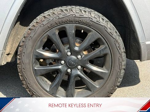 Used 2018 Jeep Grand Cherokee Altitude AWD/4WD image 8