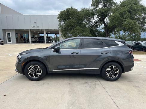 Used 2023 Kia Sportage LX image 3