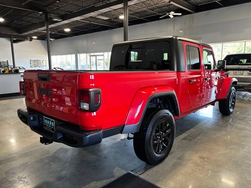 Used 2022 Jeep Gladiator Sport AWD/4WD image 5