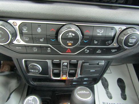 Used 2024 Jeep Gladiator Sport AWD/4WD image 32