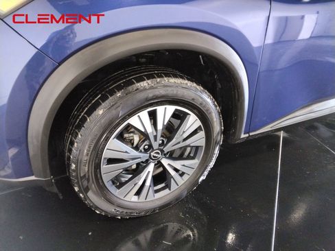 Used 2023 Nissan Rogue SV image 43