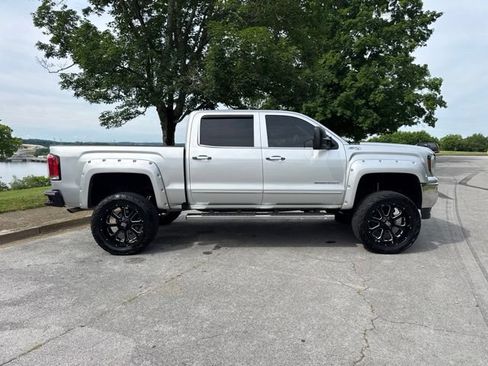 Used 2018 GMC Sierra 1500 SLT w/ SLT Premium Package AWD/4WD image 8
